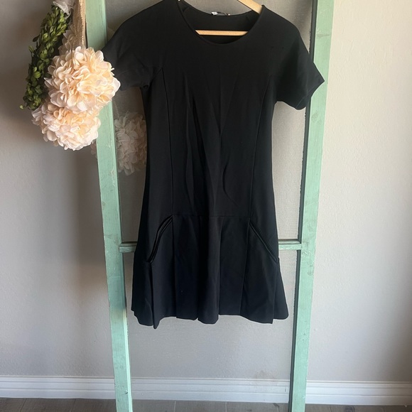 Theory Dresses & Skirts - Theory Black Scoop Neck Pleated Mini Dress With Pockets Wool Blend Size S